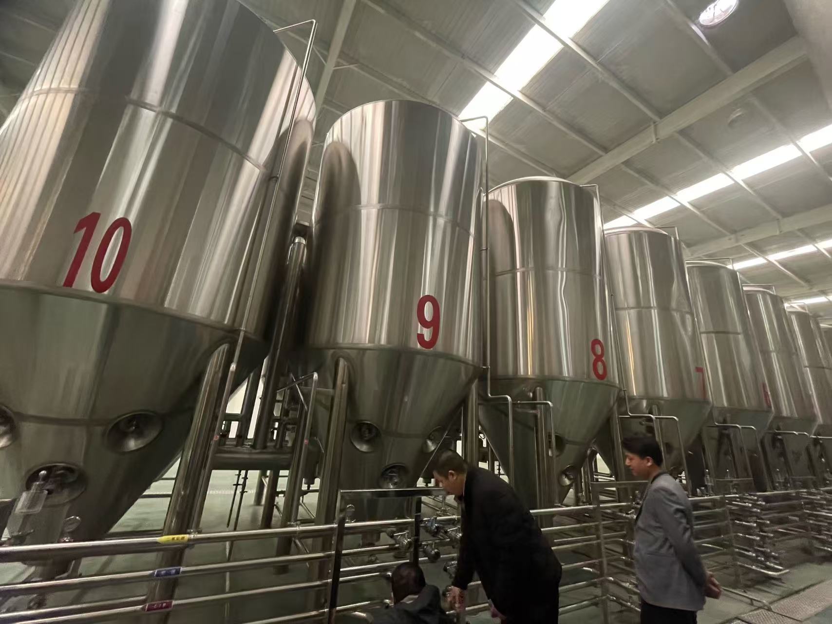 正阳精酿啤酒设备厂—平面布置、设备设计、制造、调试、培训等一条龙服务